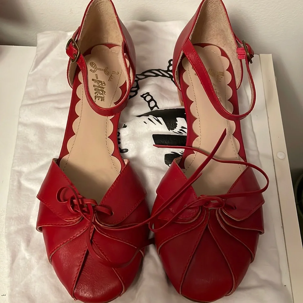 NWT/NIB Miss L-Fire Tempest in Red